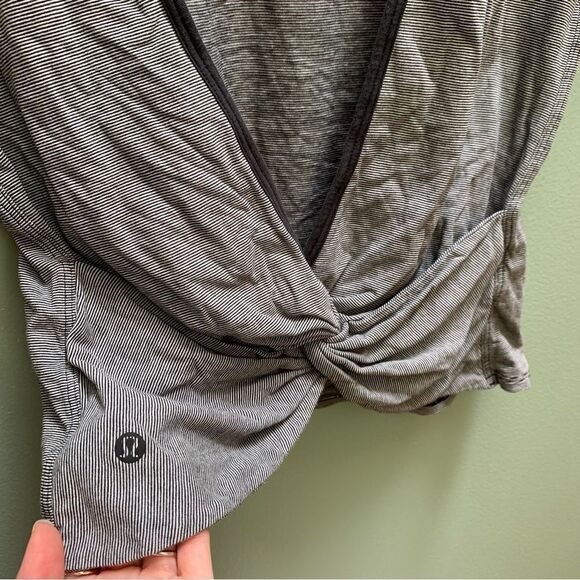 Lululemon Athletica Short Sleeve Size Small - Picture 4 of 4
